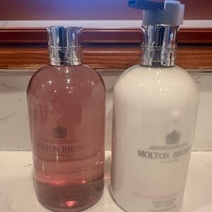 Molton Brown delicious rhubarb & rose bath gel & body lotion gift set